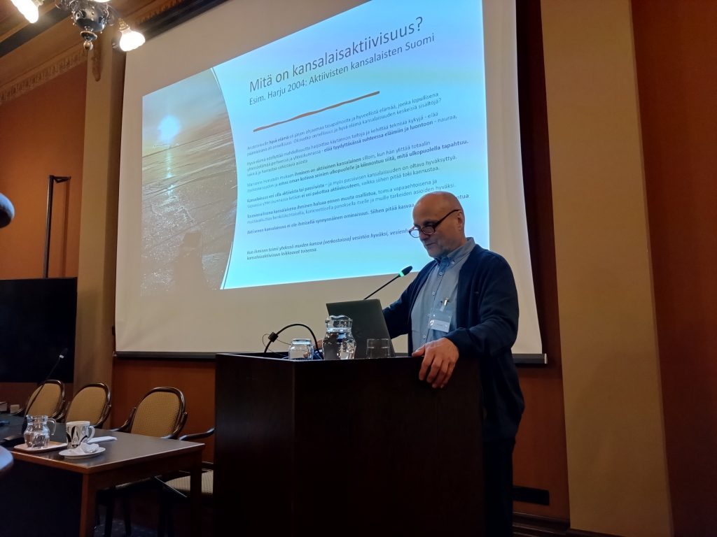 Limnologian jaoston Timo Yrjänä puhui kansalaisaktiivisuuden merkityksestä vesienhoidossa.